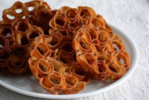 Vaanya Sweets Achu Murukku / Gulabi Puvvulu / Achapam - 200 GM